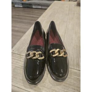 Munro Women's Black Loafers Size 8N with Gold Chain Detail